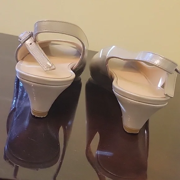 Shoes - Picture 4 of 8